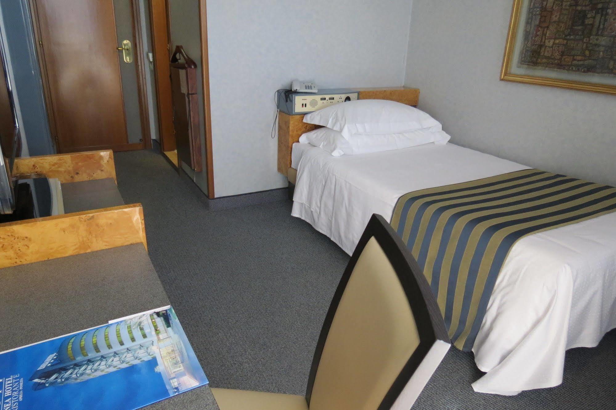 Enea Hotel Pomezia Kültér fotó